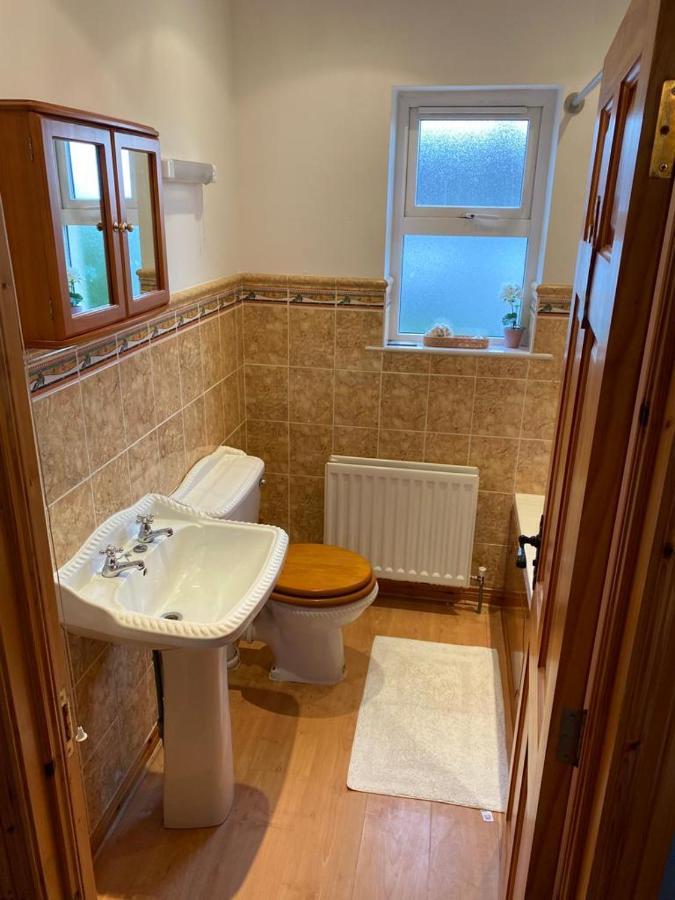 Primrose Cottage, Bushmills - Cosy Self Catering Property Екстер'єр фото